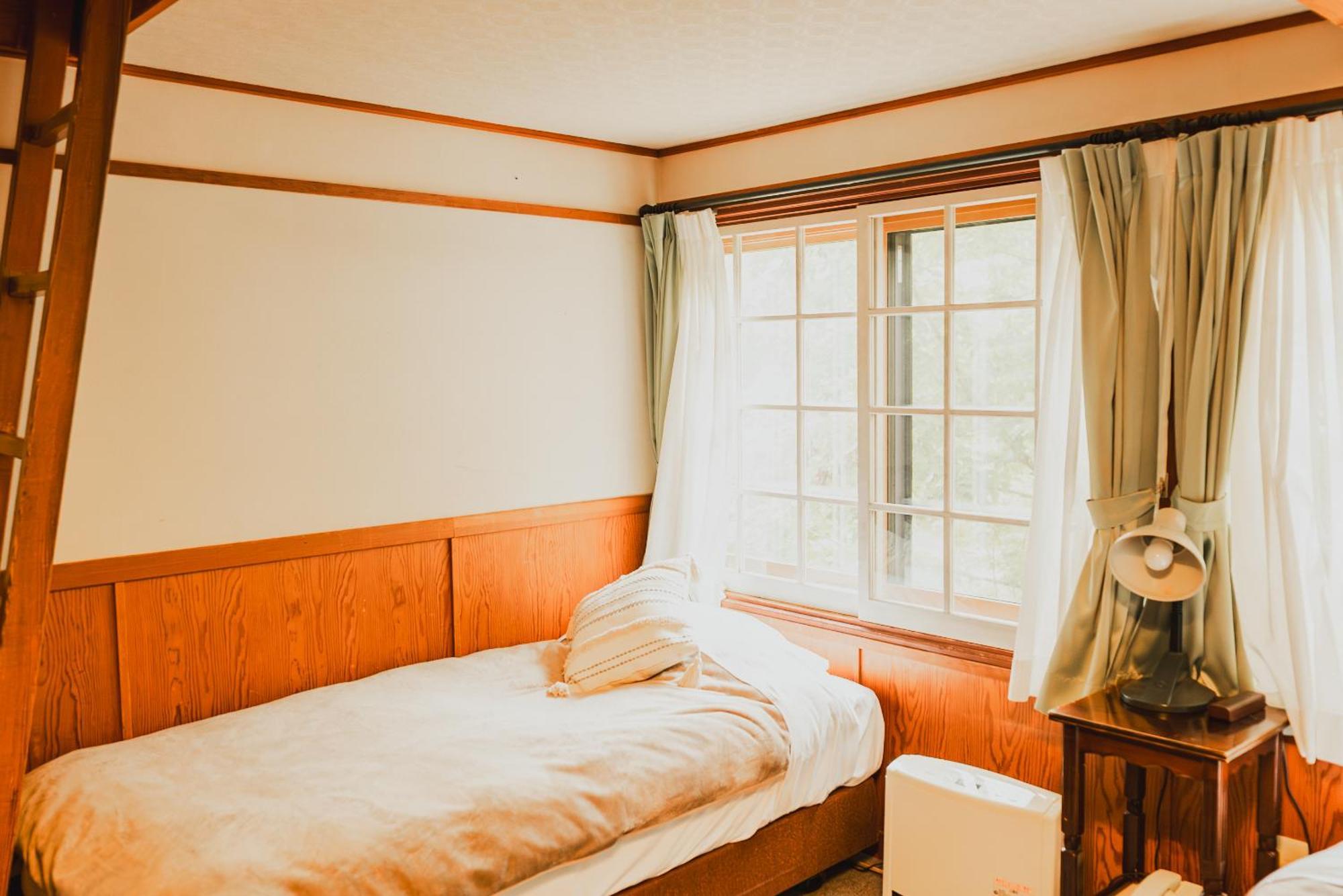 Hakuba Pension & Log Hotel Meteor Exterior photo